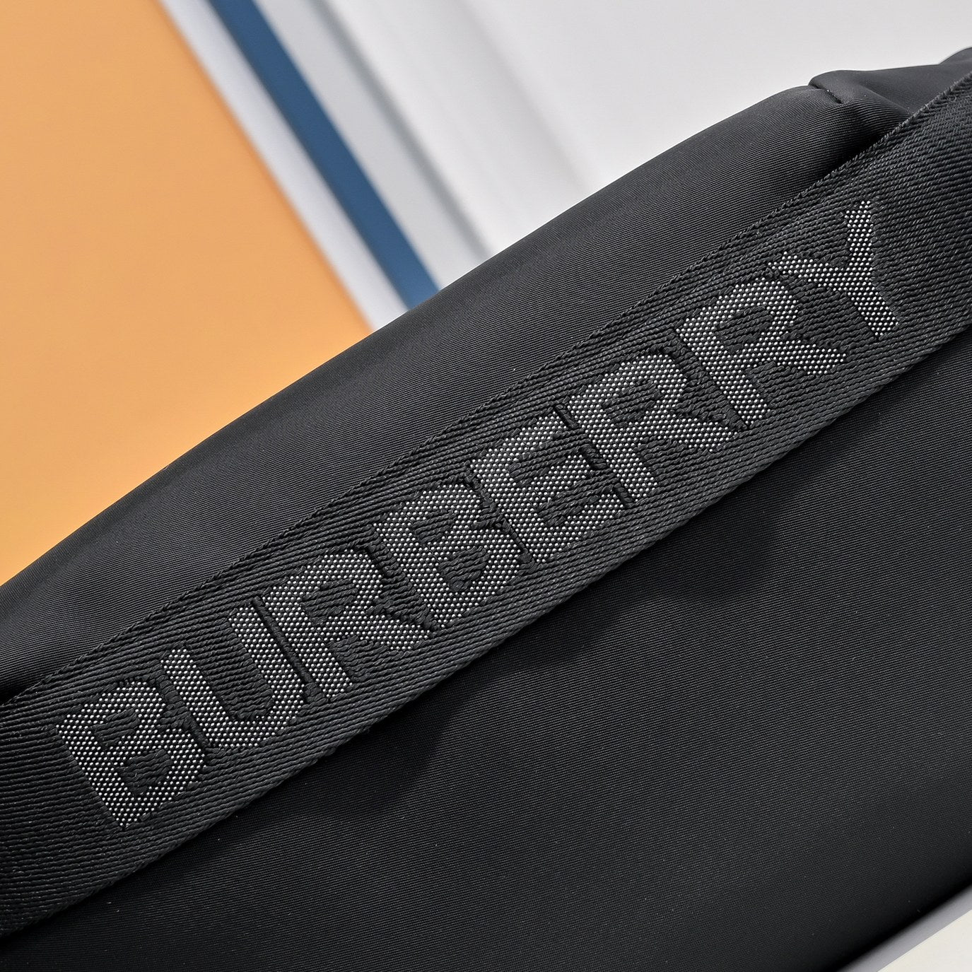 Shadow Logo Essential