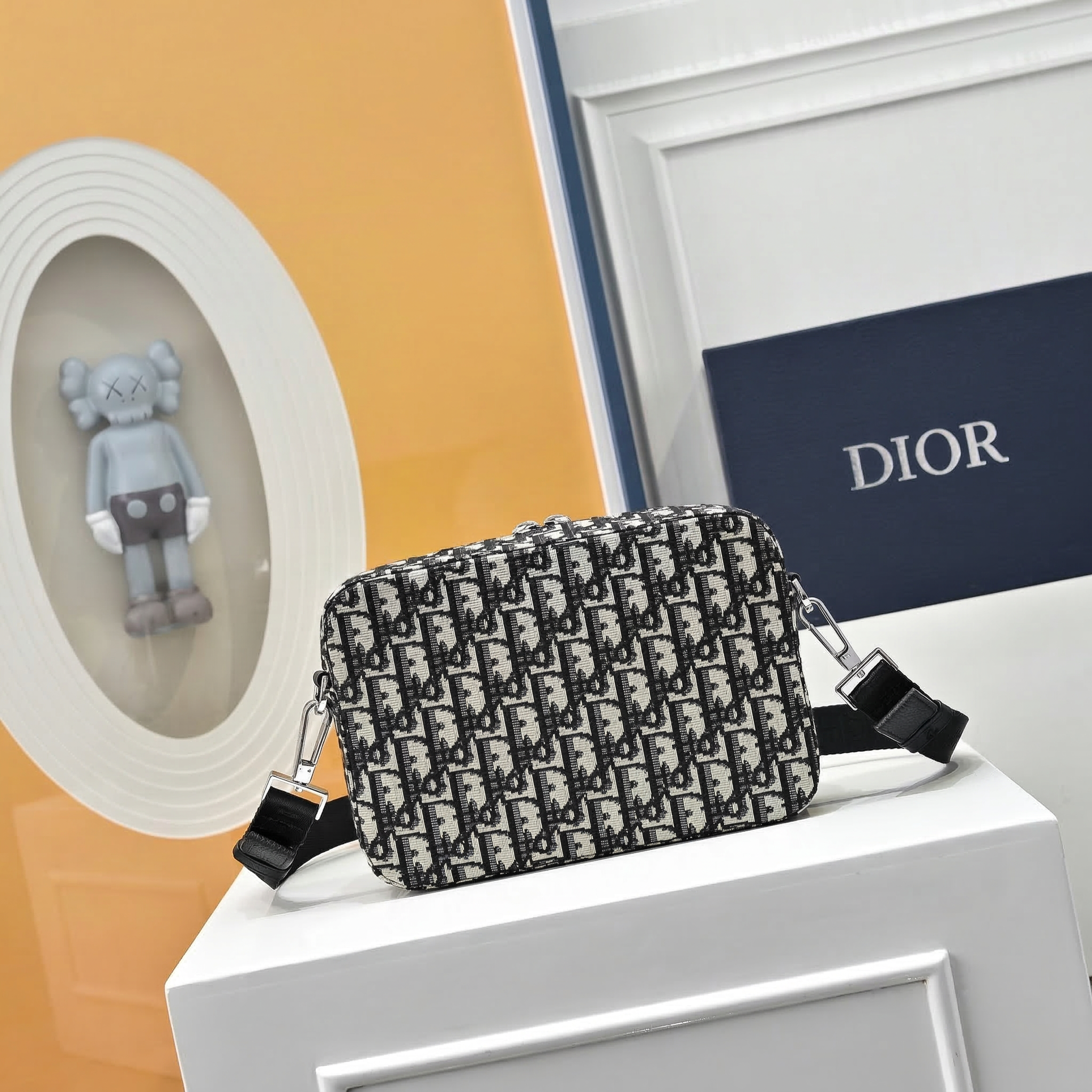 Elite Crossbody Bag – Black & Pearl White Small