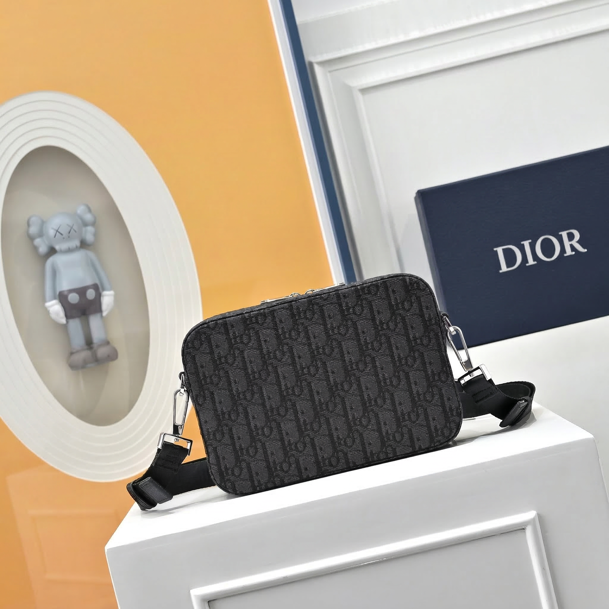 Elite Crossbody Bag – Black & Pearl White Small