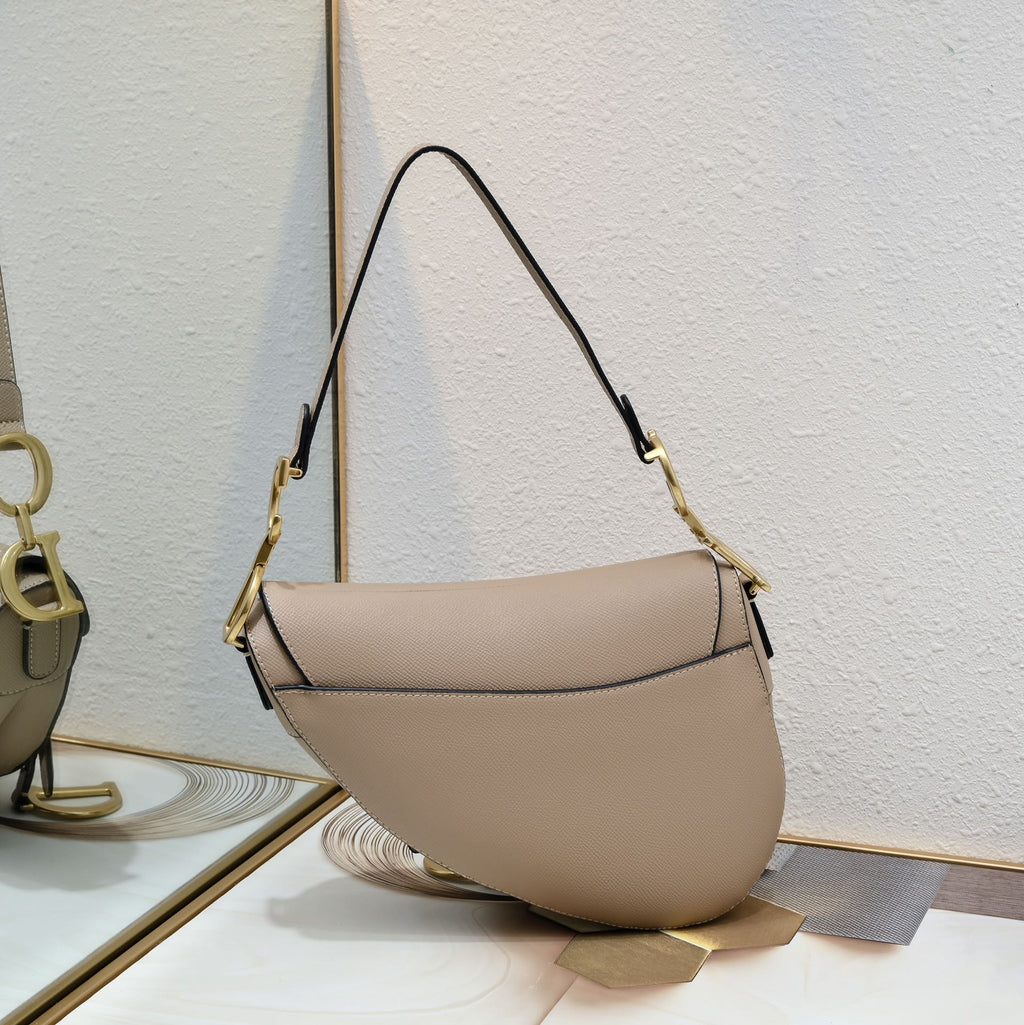 Elegant Saddle Shoulder Bag – Multiple Colors