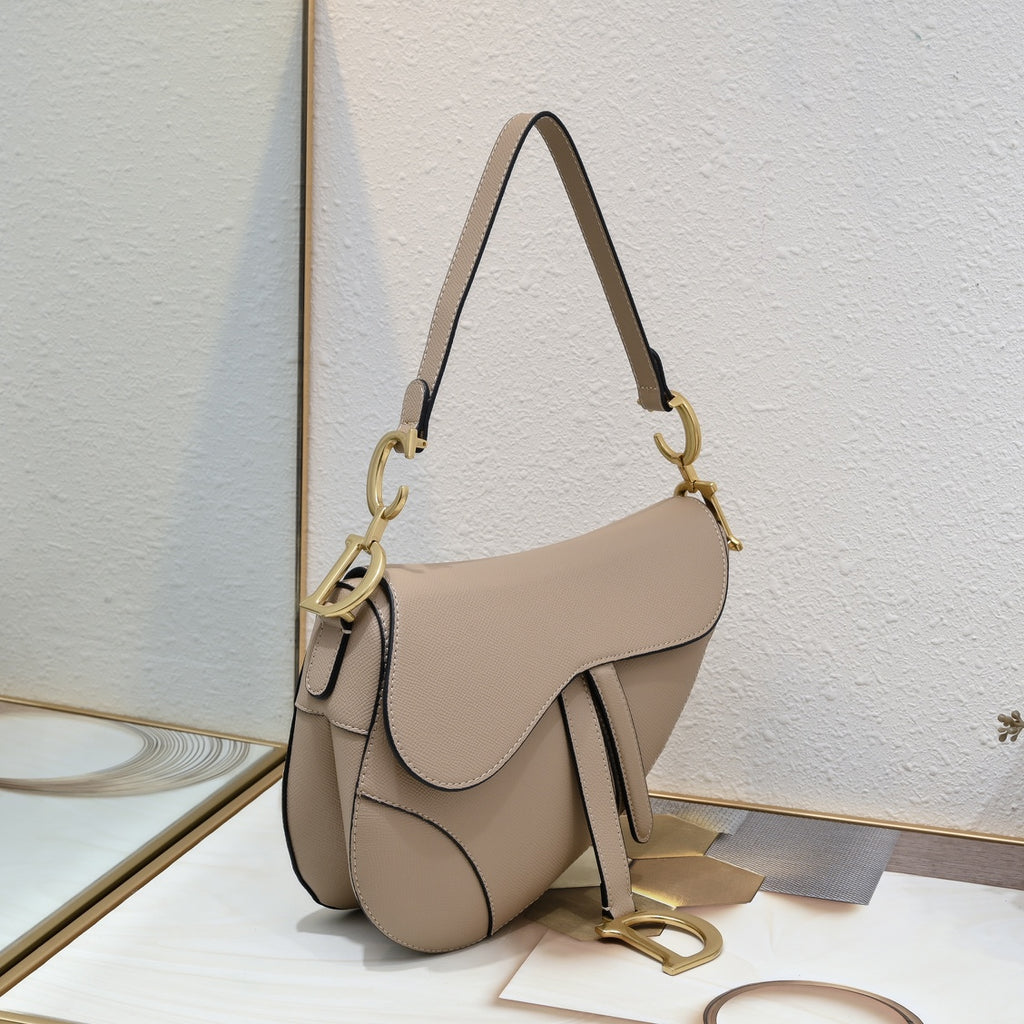 Elegant Saddle Shoulder Bag – Multiple Colors