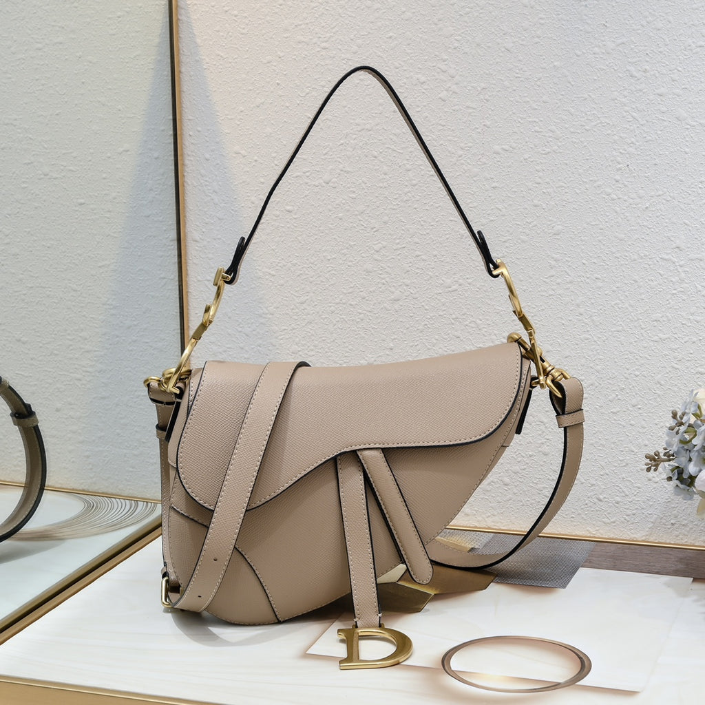 Elegant Saddle Shoulder Bag – Multiple Colors