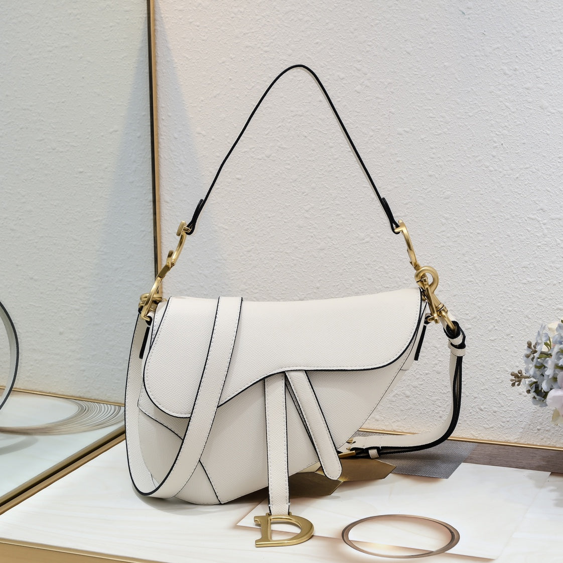 Elegant Saddle Shoulder Bag – Multiple Colors