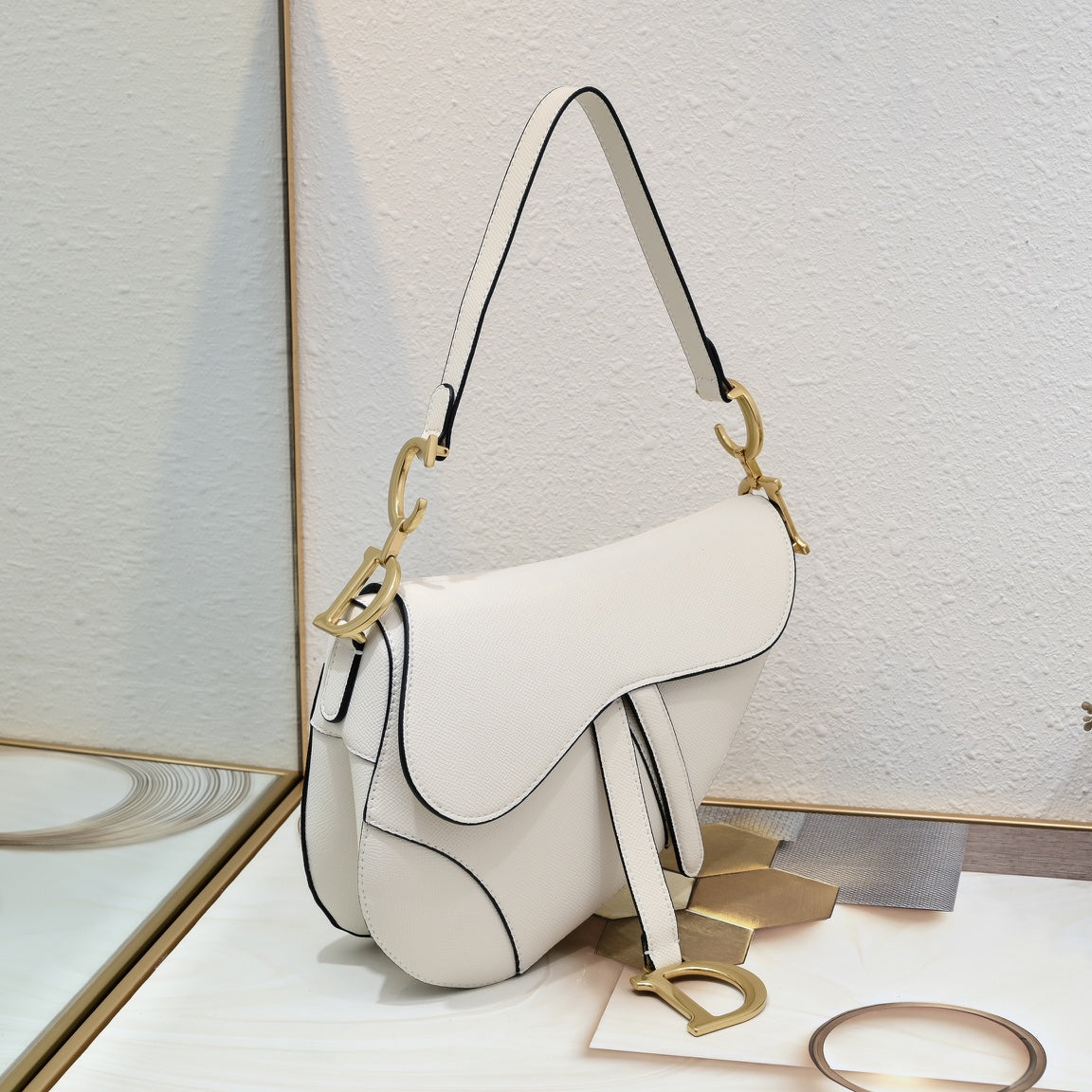 Elegant Saddle Shoulder Bag – Multiple Colors