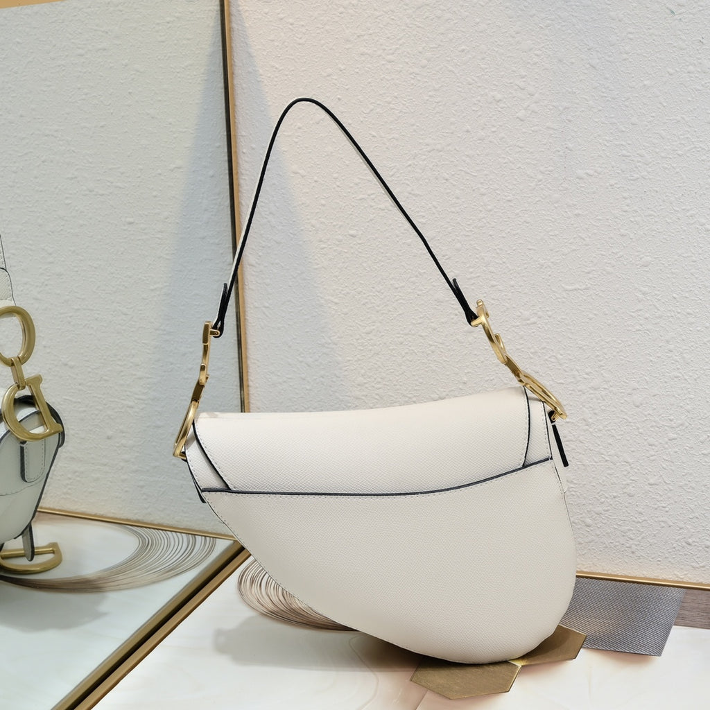 Elegant Saddle Shoulder Bag – Multiple Colors