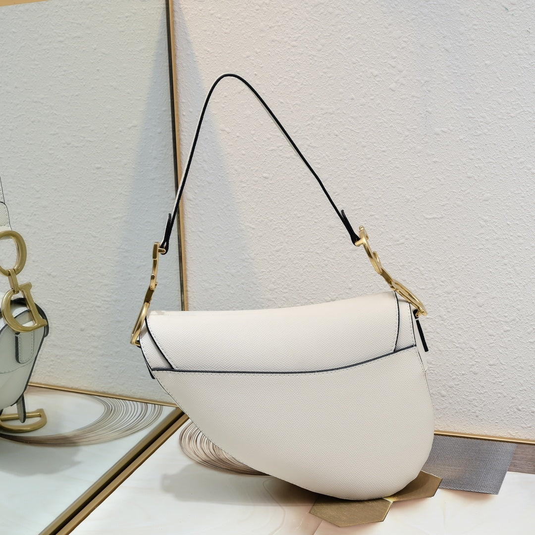 Elegant Saddle Shoulder Bag – Multiple Colors