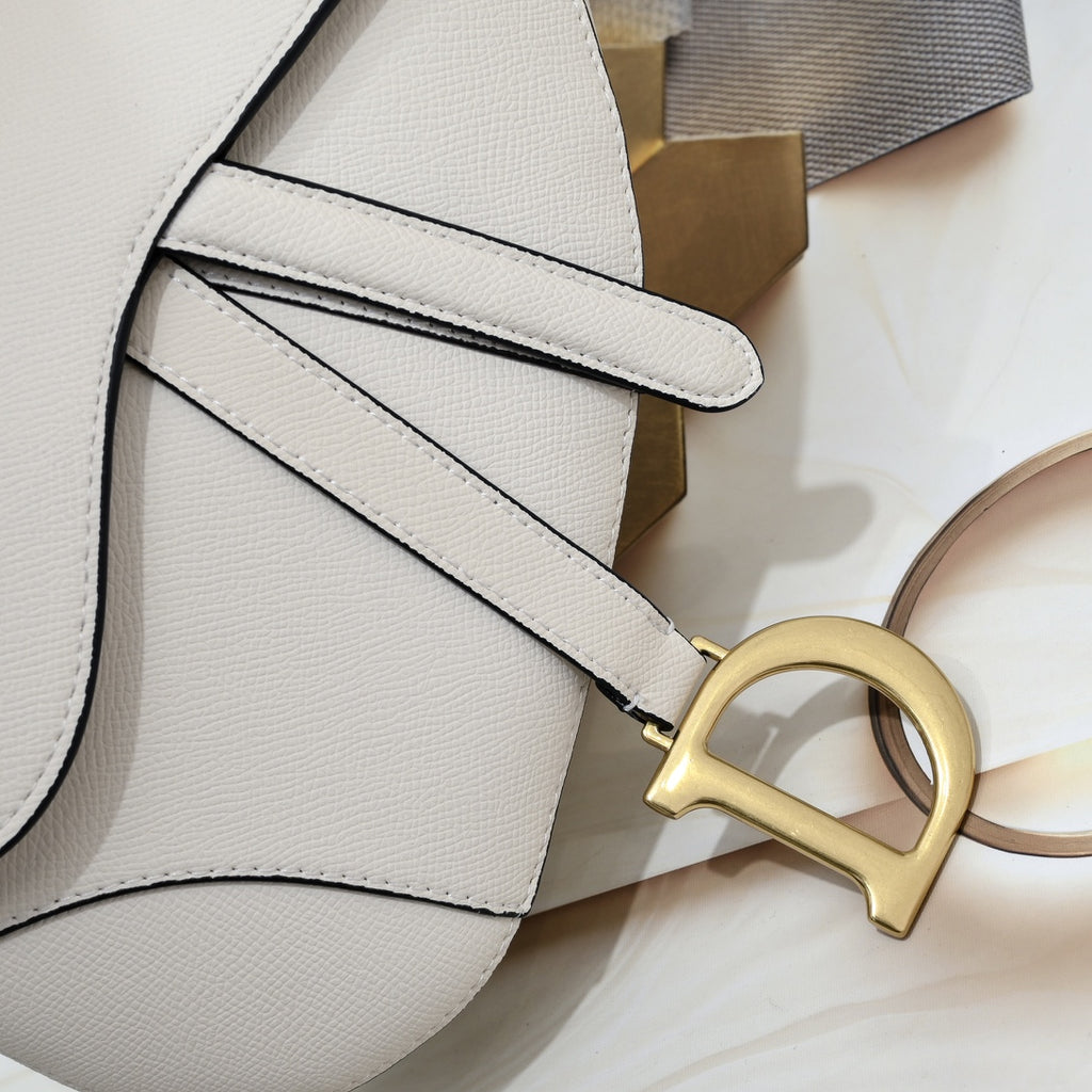 Elegant Saddle Shoulder Bag – Multiple Colors