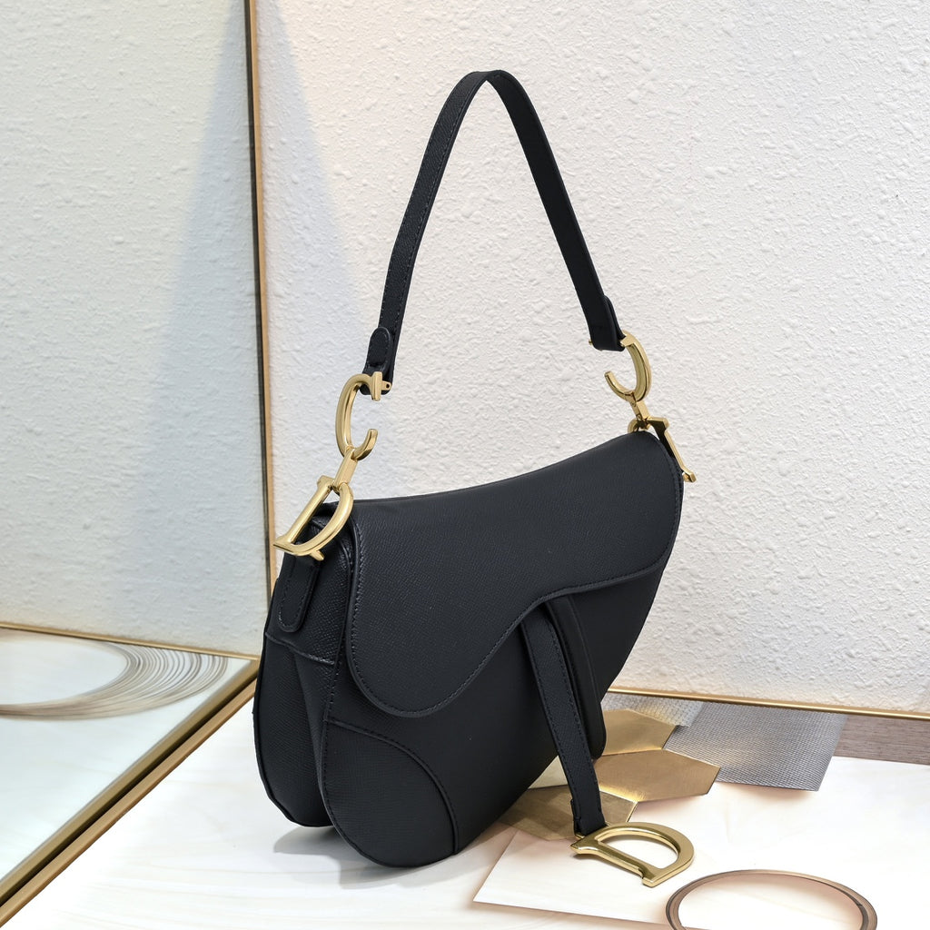 Elegant Saddle Shoulder Bag – Multiple Colors