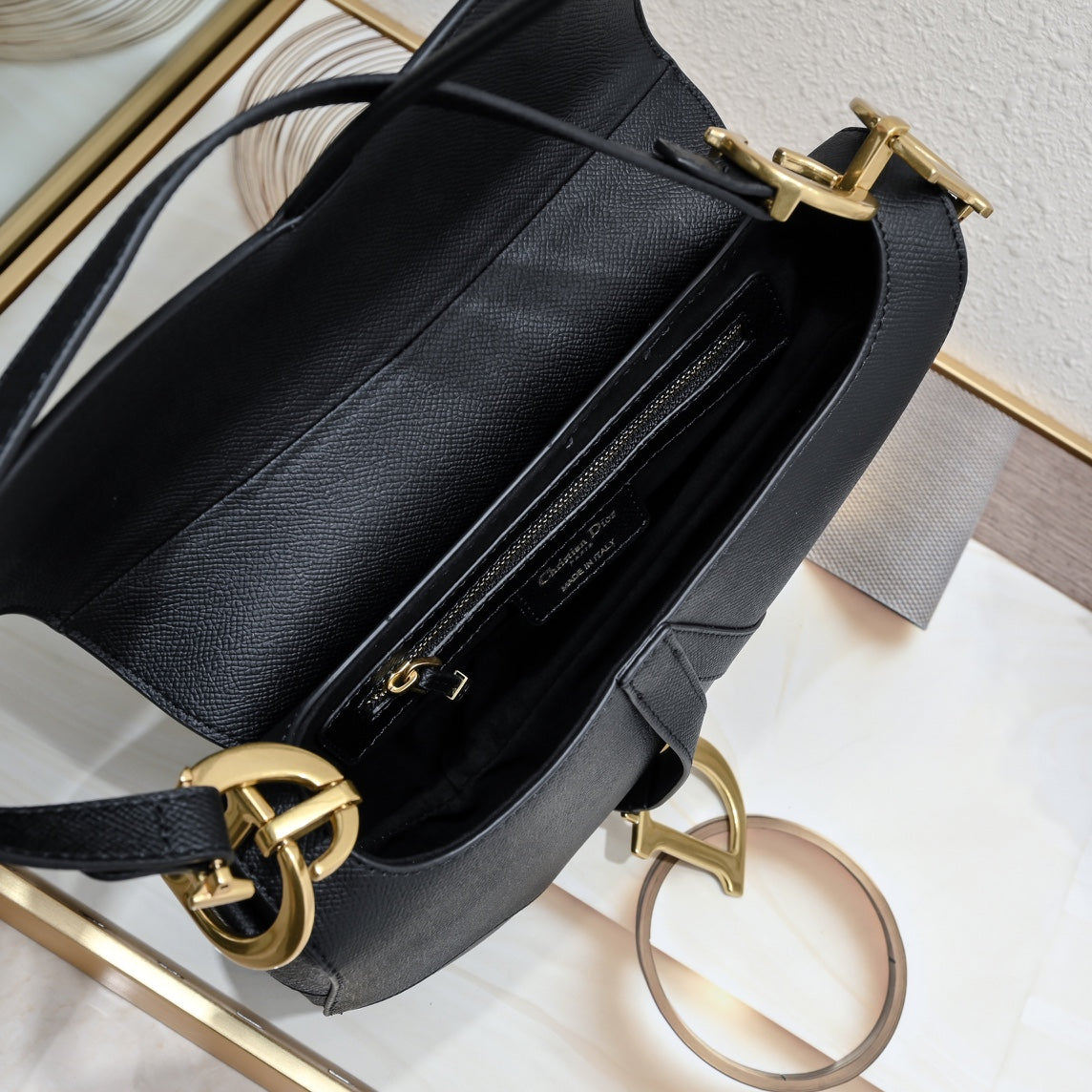 Elegant Saddle Shoulder Bag – Multiple Colors
