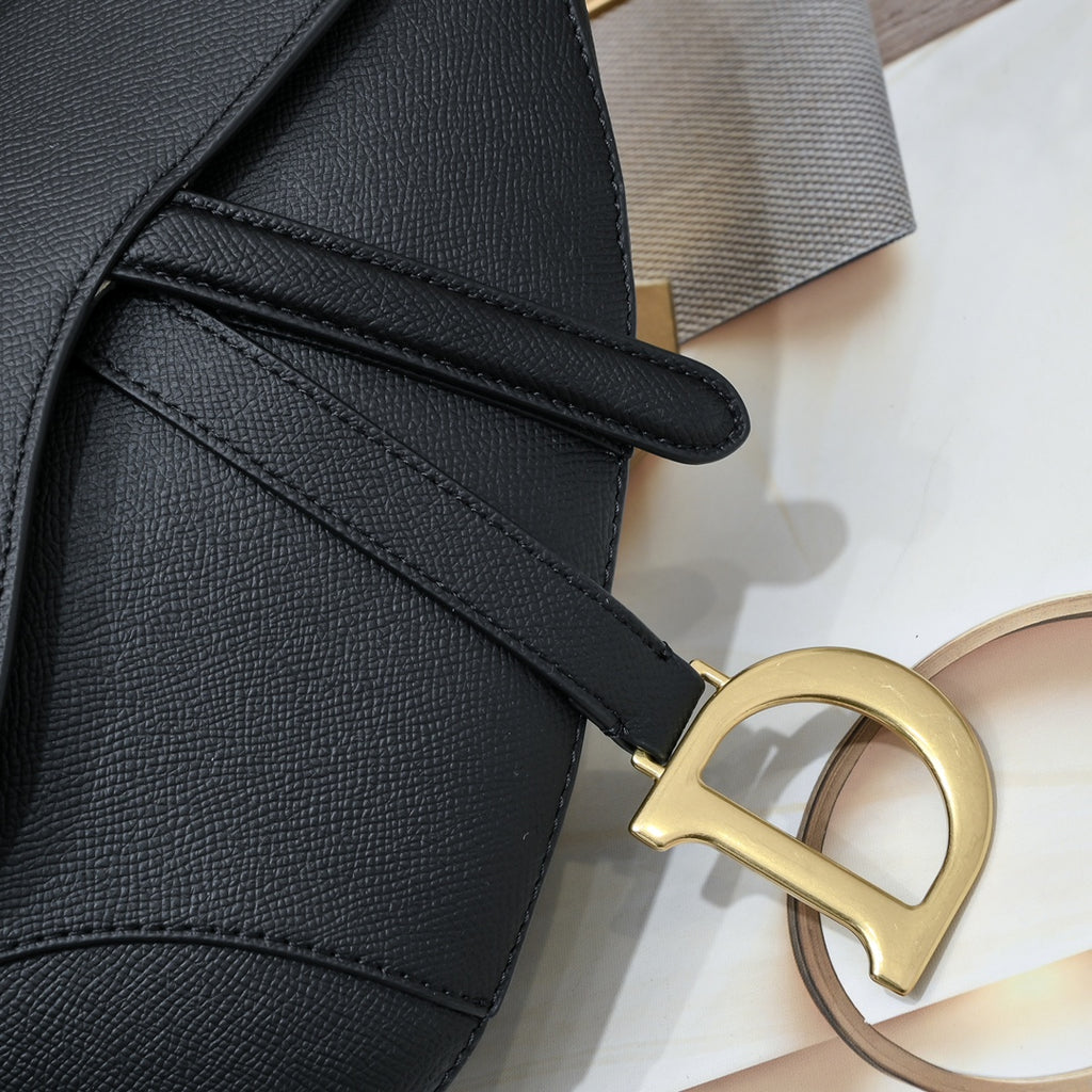 Elegant Saddle Shoulder Bag – Multiple Colors