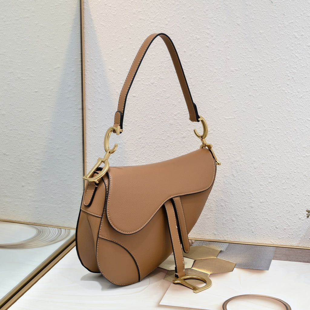 Elegant Saddle Shoulder Bag – Multiple Colors