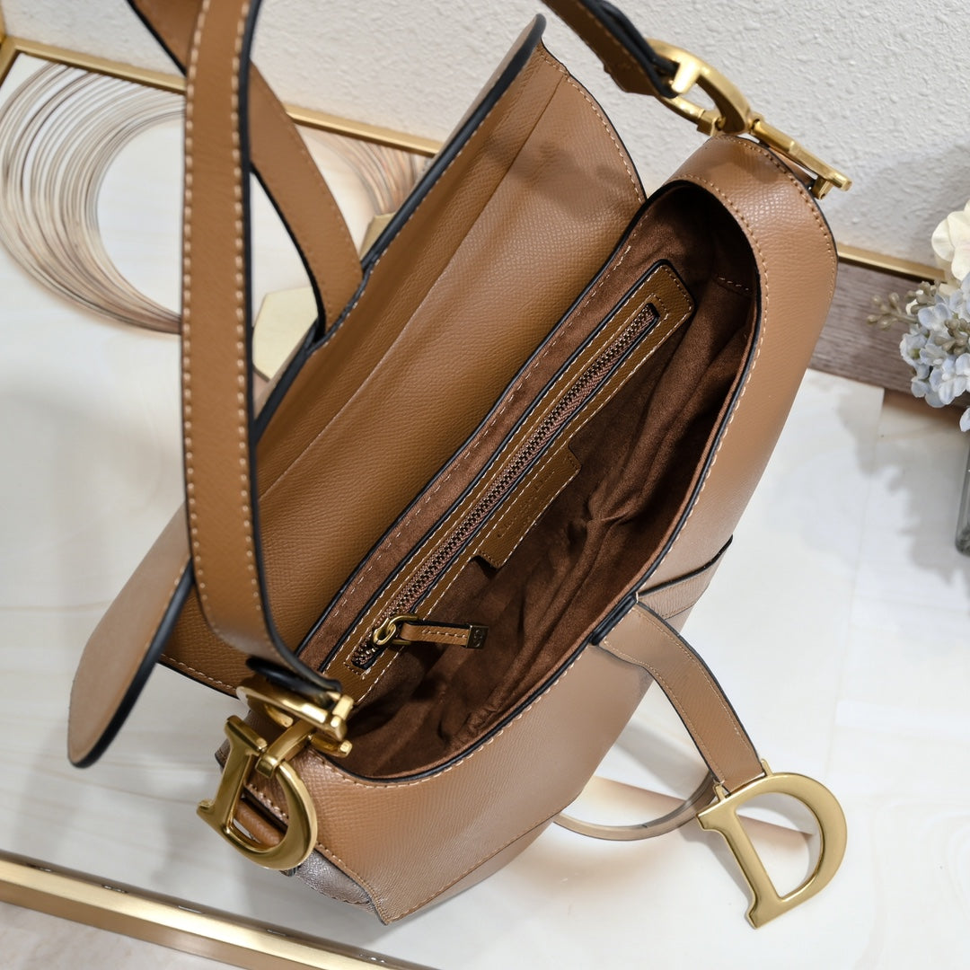 Elegant Saddle Shoulder Bag – Multiple Colors