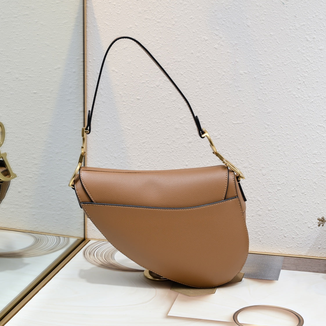 Elegant Saddle Shoulder Bag – Multiple Colors