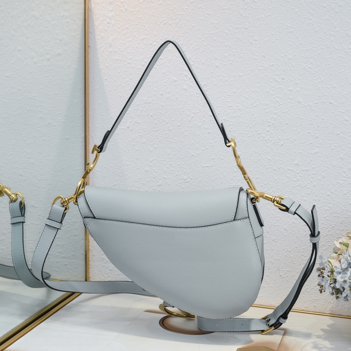 Elegant Saddle Shoulder Bag – Multiple Colors